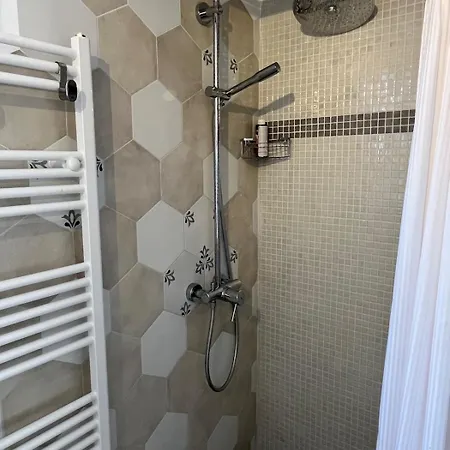 Amalía - Central, Stylish, Quiet Caristo