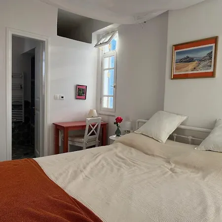 Apartment Amalia - Central, Stylish, Quiet Karystos (Evia)